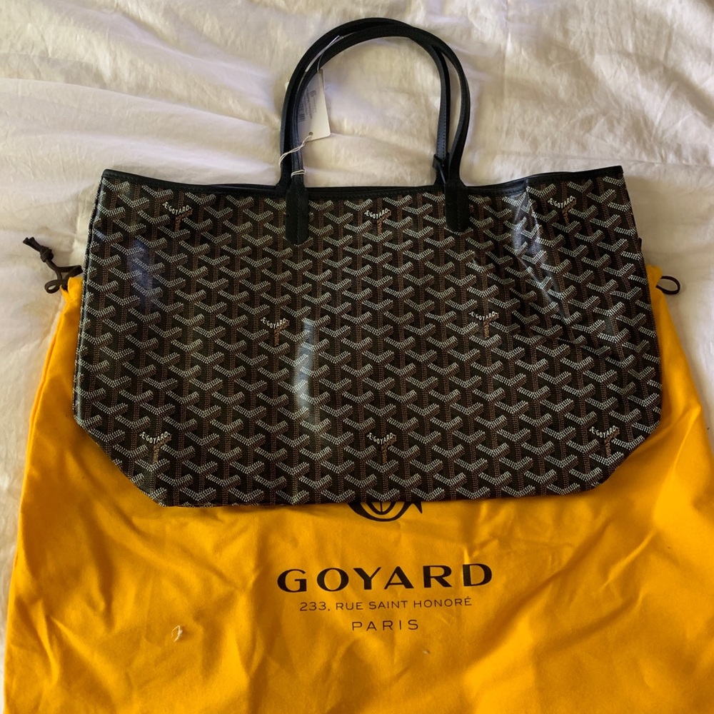 Goyard St Louis PM includes detachable wristlet